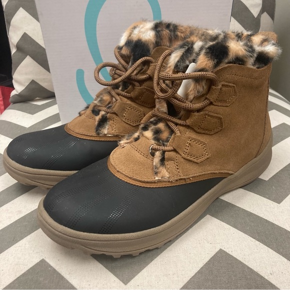 Baretraps Augustine Leopard lace-up Bootie. Size 9M. New w/box. - Picture 3 of 11